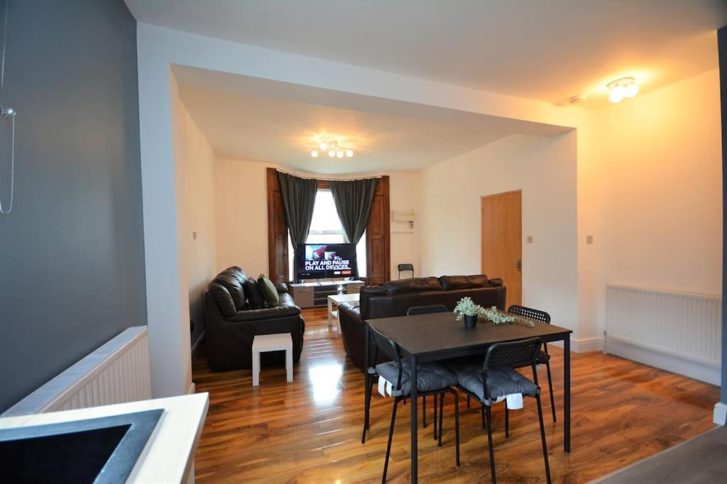 Lovely 4Bedroom Apartment Londres Extérieur photo