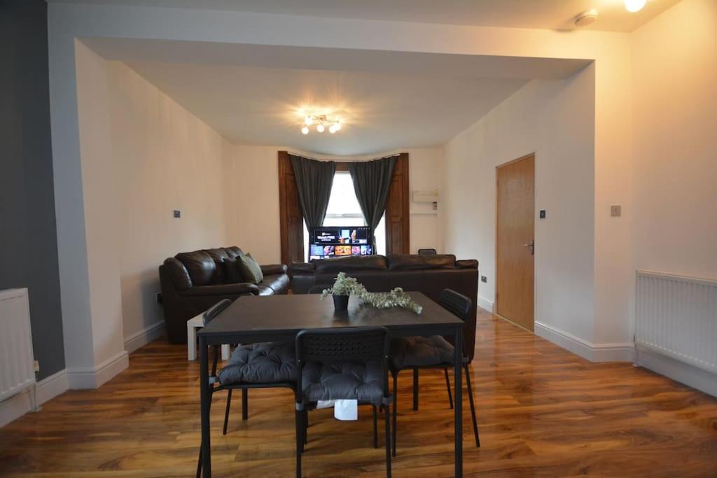 Lovely 4Bedroom Apartment Londres Extérieur photo