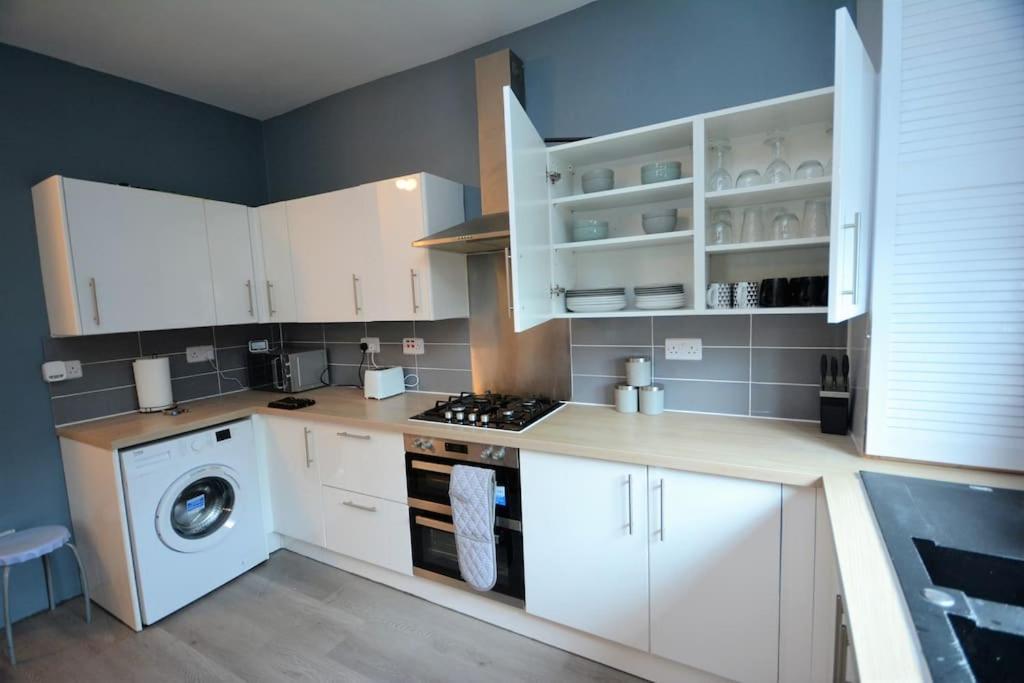 Lovely 4Bedroom Apartment Londres Extérieur photo