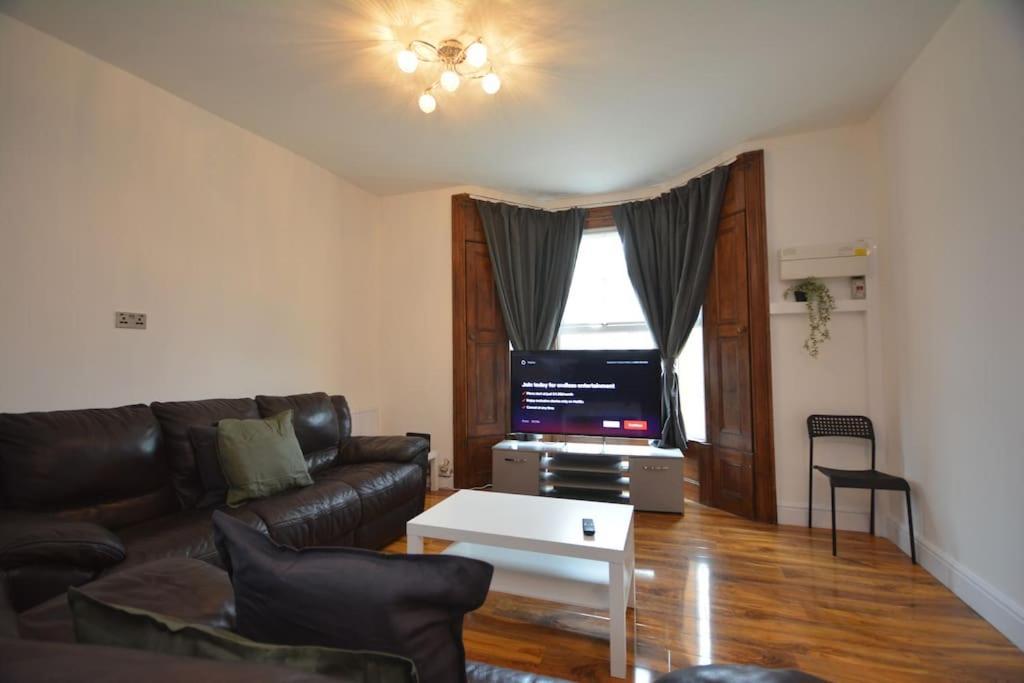 Lovely 4Bedroom Apartment Londres Extérieur photo