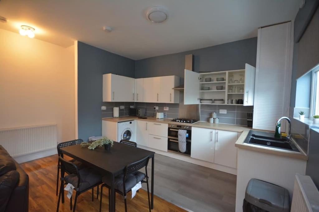 Lovely 4Bedroom Apartment Londres Extérieur photo