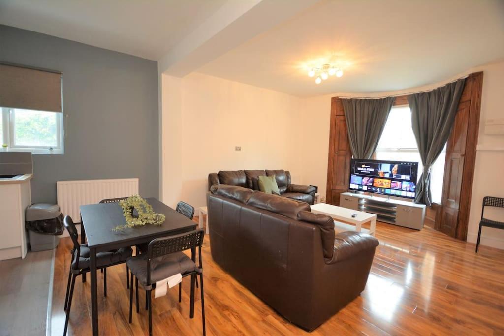 Lovely 4Bedroom Apartment Londres Extérieur photo