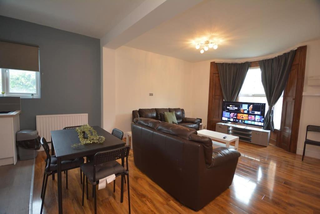 Lovely 4Bedroom Apartment Londres Extérieur photo